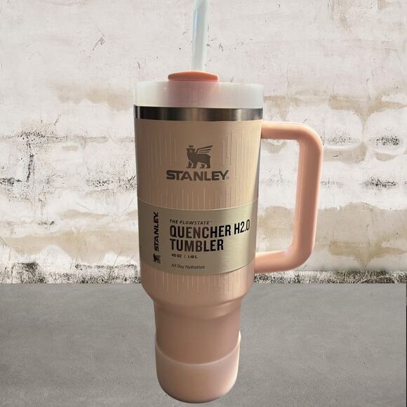 Stanley NWT Soft Rain Bloom The Flowstate Quencher 40oz Tumbler Pink Pastel - Picture 1 of 2